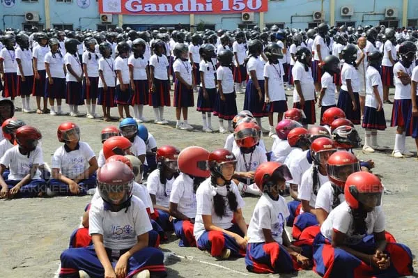 helmet - mahatma gandhi - school students - chennai 